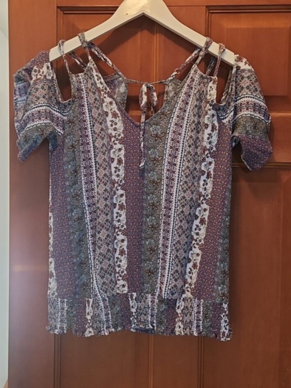 Daytrip lightweight top with tank top straps and sleeves